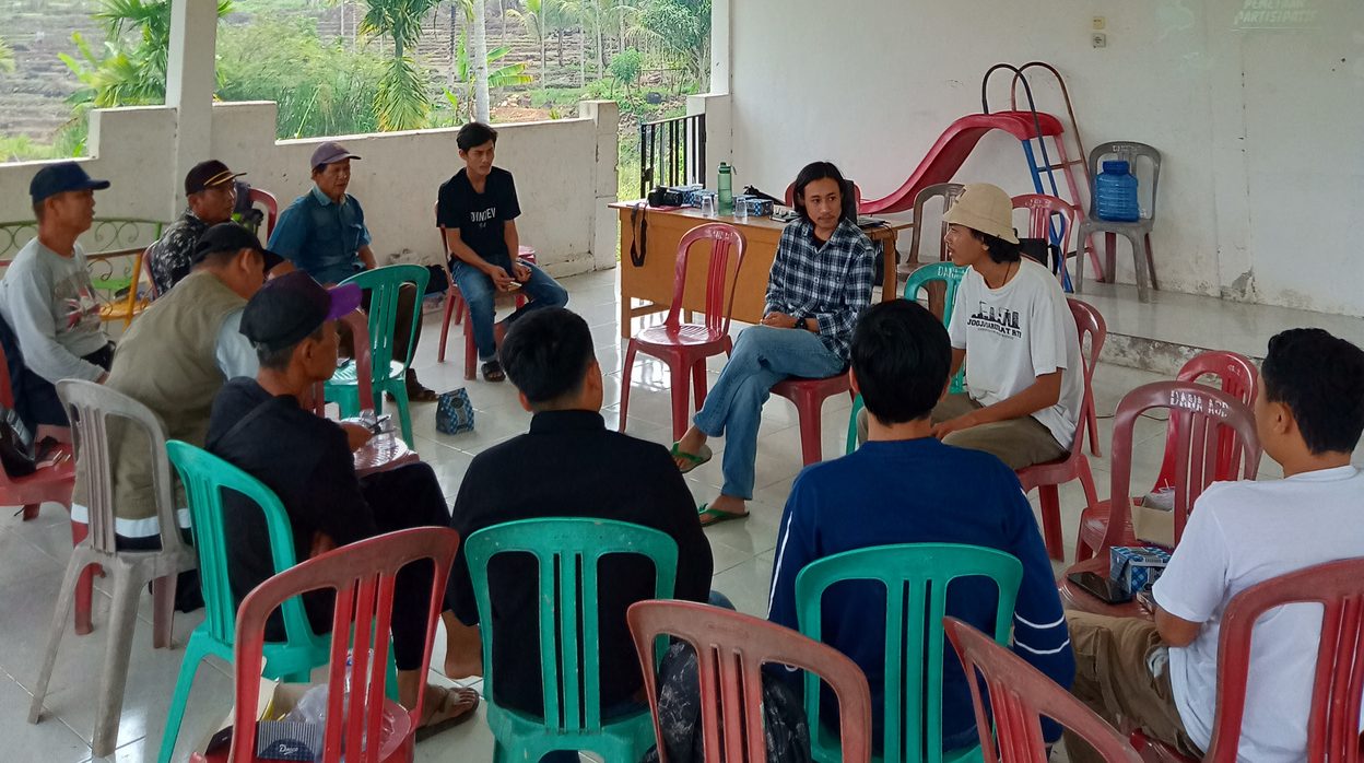 Diskusi kelompok terfokus (FGD) dan Riset Aksi Partisipatoris (RAP) bersama masyarakat di Kabupaten Lebong mengenai dampak eksplorasi panas bumi PT. PGE Hulu Lais.