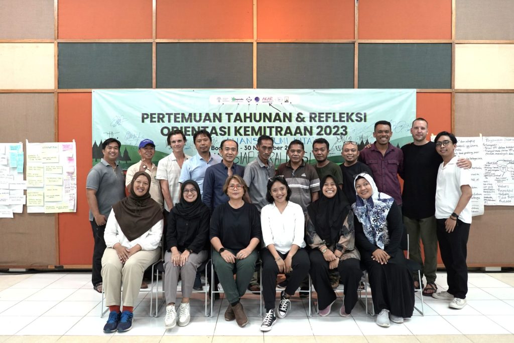 Foto bersama pembentukan Aliansi BUMI KITA pada November 2023